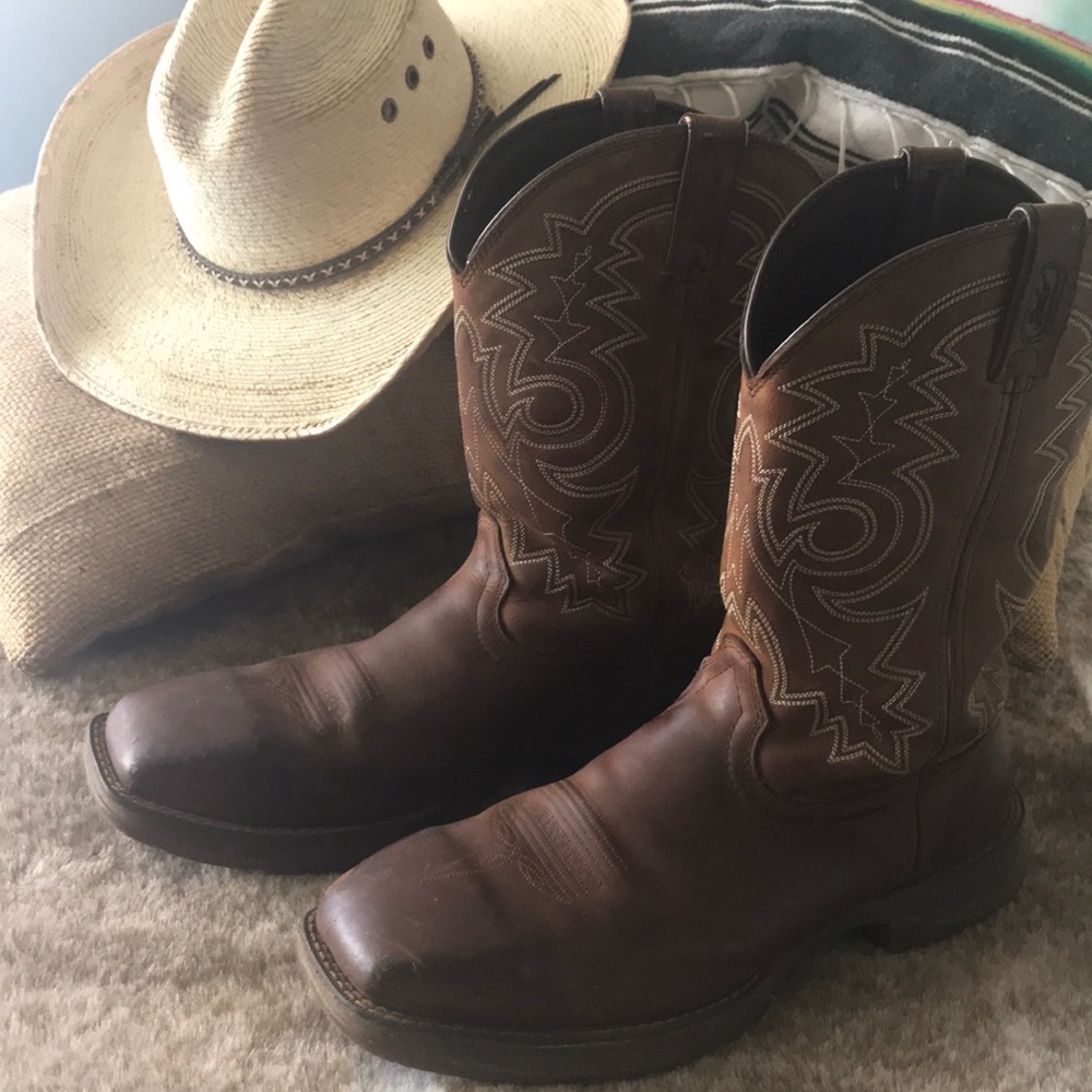 Durango steel toed boots! 🌵